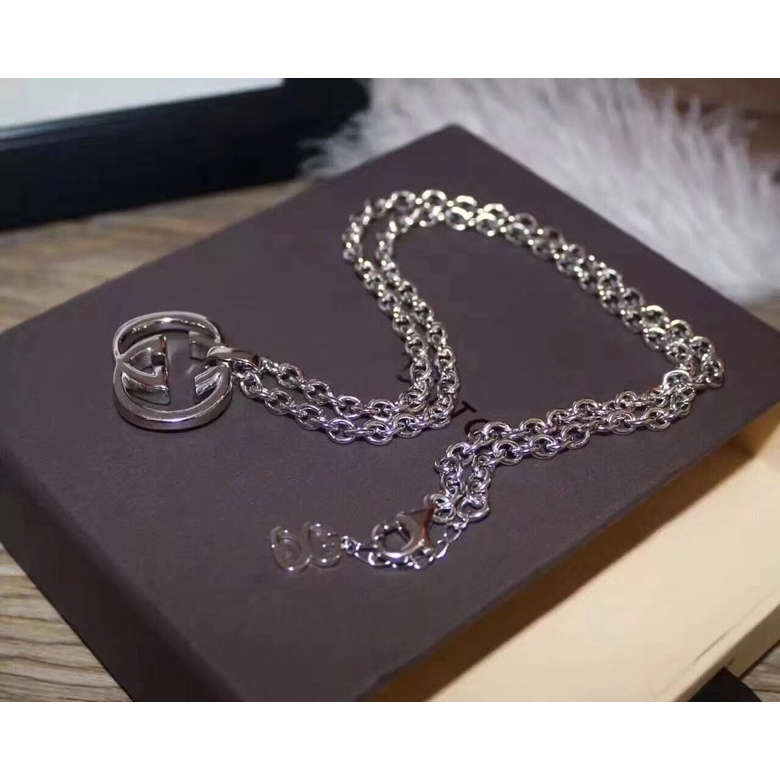 G*u*i necklaces